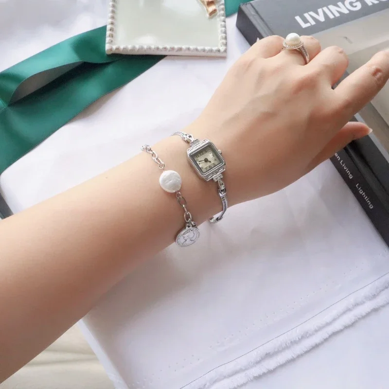 우아하고 가벼운 럭셔리 빈티지 슬림 스트랩 시계, 세련 - Women'S Fashion Digital Watch 리뷰 및 가격