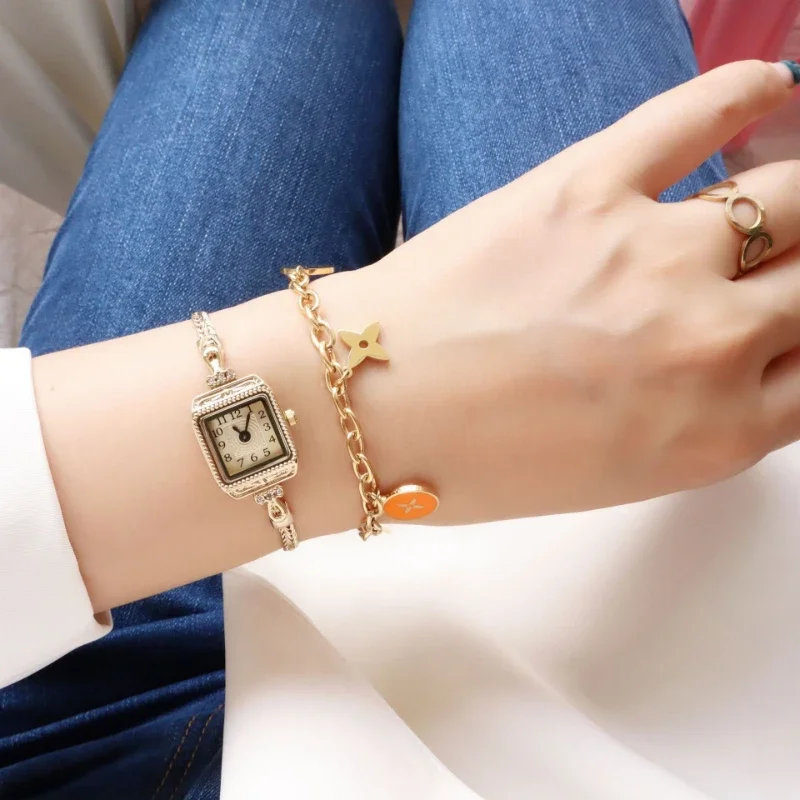 우아하고 가벼운 럭셔리 빈티지 슬림 스트랩 시계, 세련 - Women'S Fashion Digital Watch 리뷰 및 가격